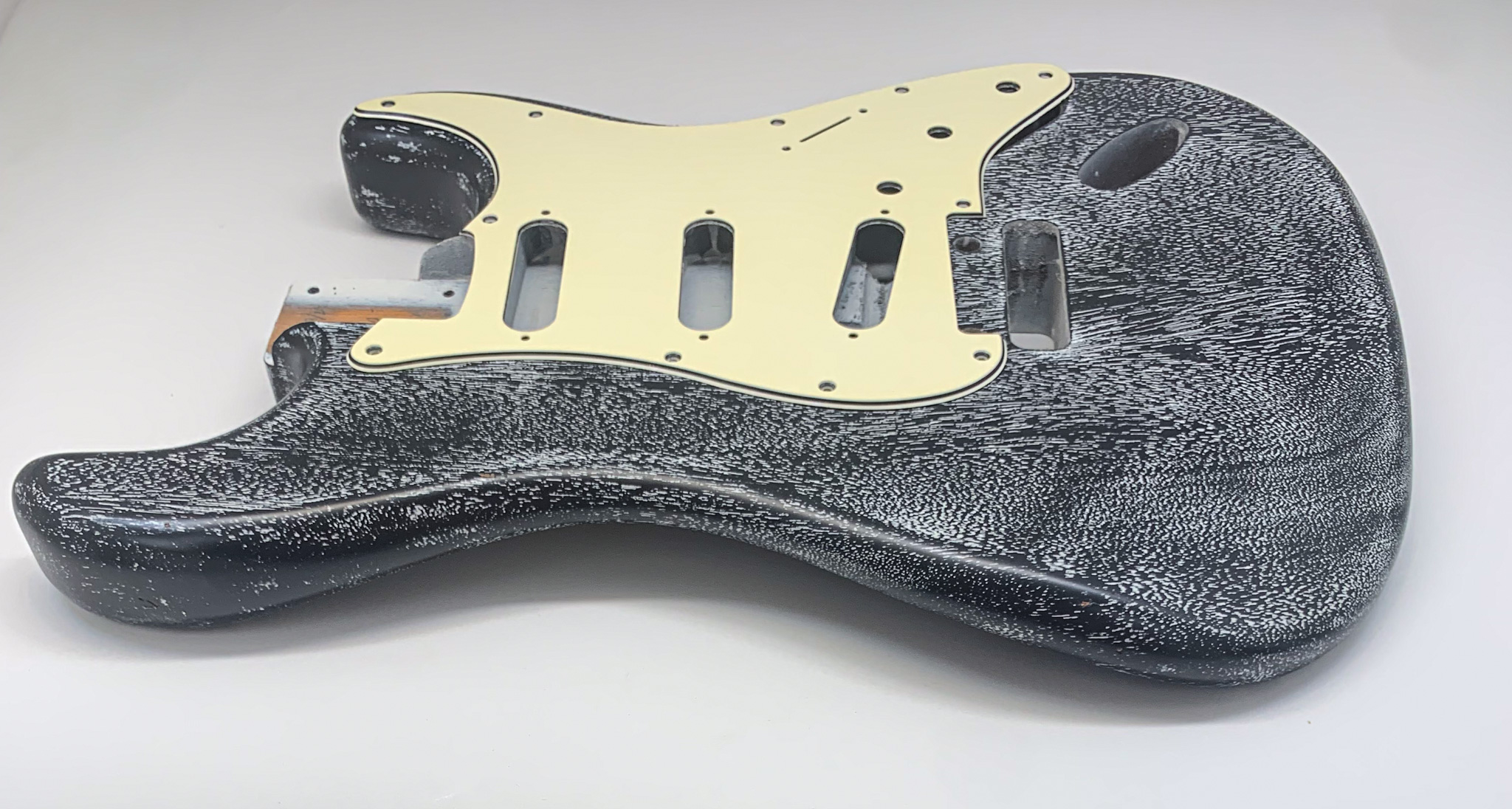 1 PIECE Nitro Lacquer Relic Doghair S-Style Guitar Body (4lbs 1oz) - Image 5