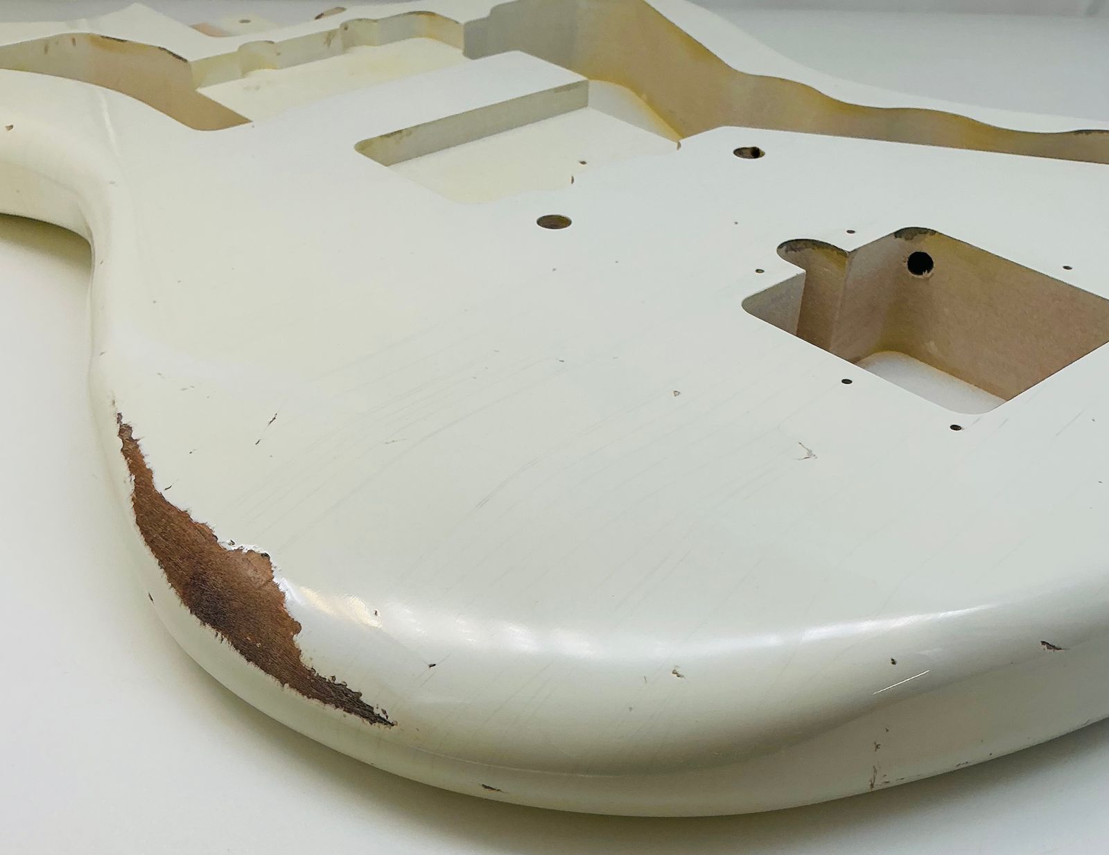 Nitro Lacquer Relic Olympic White Jazz-Style Guitar Body (4lbs 4oz) - Image 2